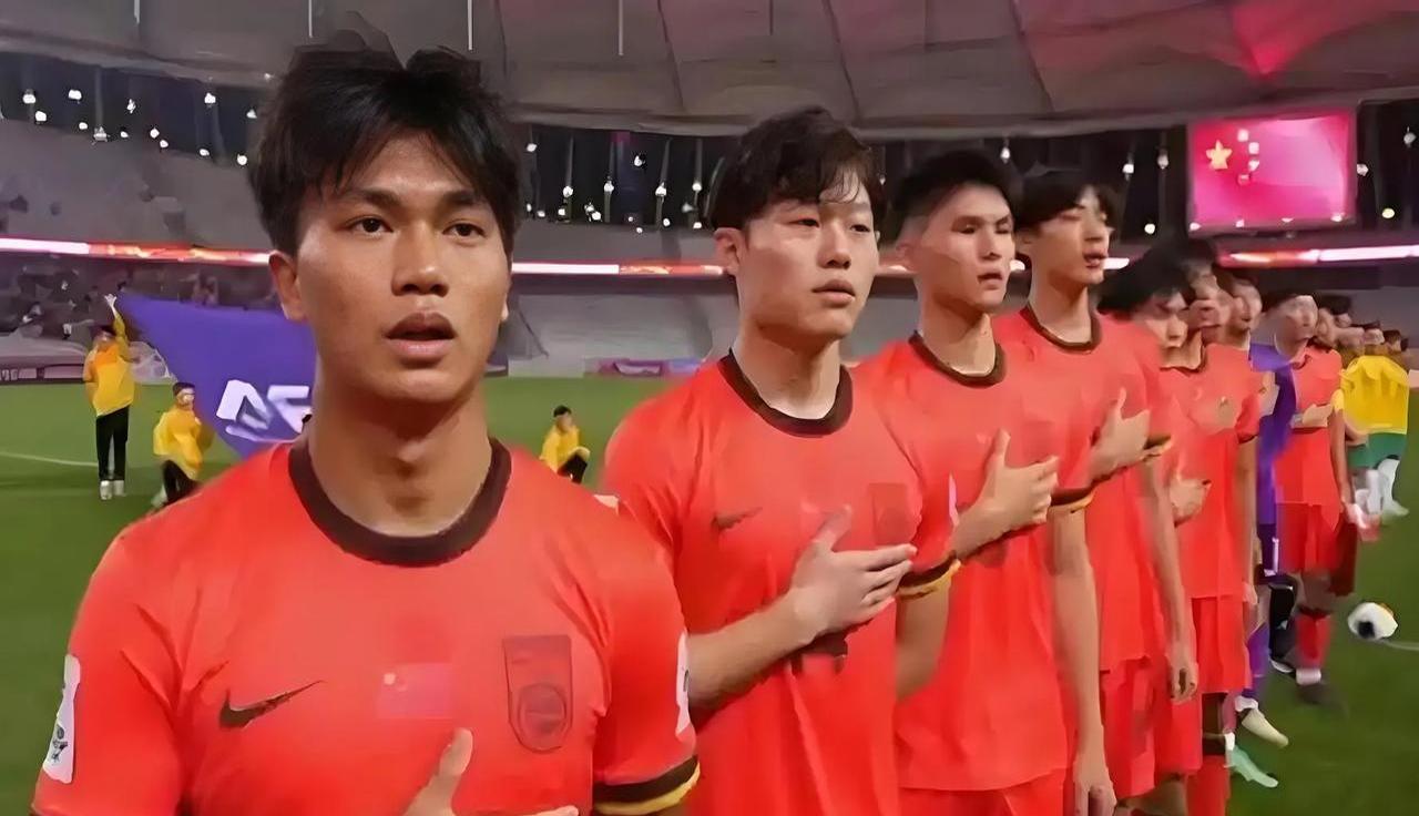 包含中国足球联盟战况激烈，球员表现出色的词条