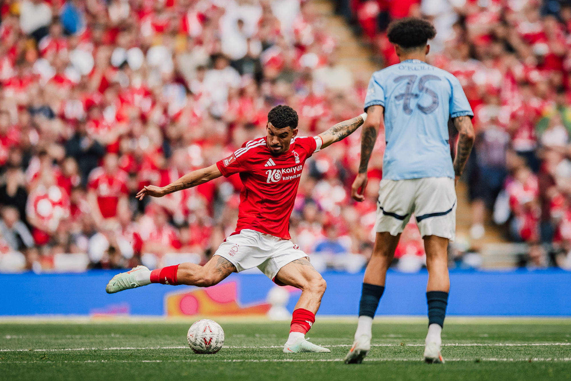 利物浦全力以赴英超榜首之争悬念重重 利物浦全力以赴英超榜首之争悬念重重