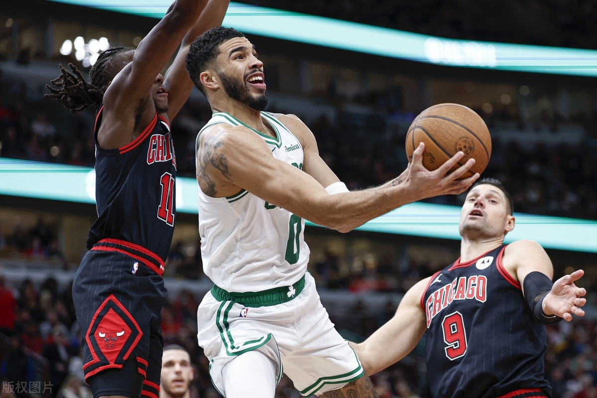 包含公牛险胜凯尔特人，豪取四连胜的词条