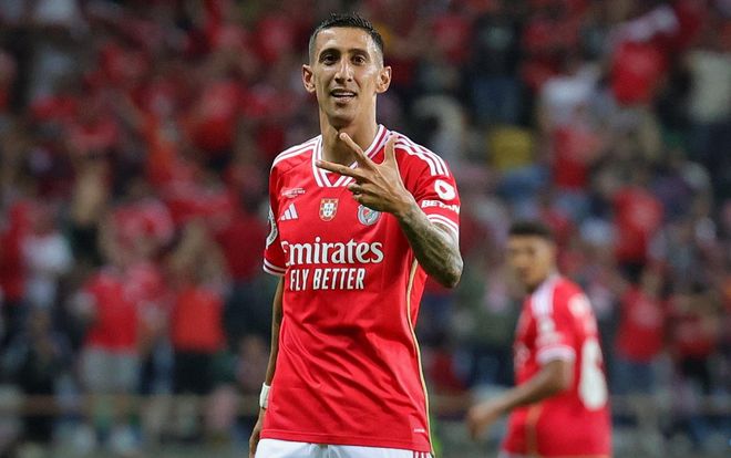 包含瑞士完胜丹麦，迪马利亚完成帽子戏法的词条