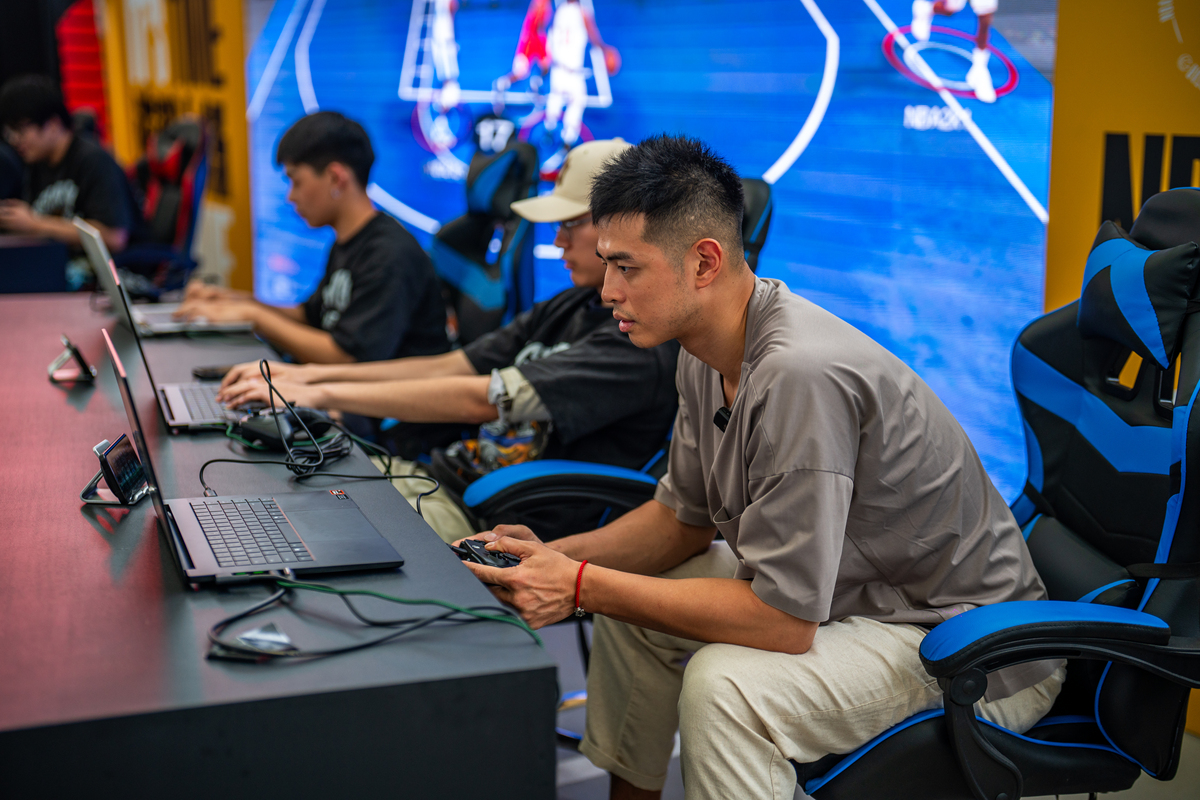 包含焦点大战：LPL上演巅峰碰撞的词条