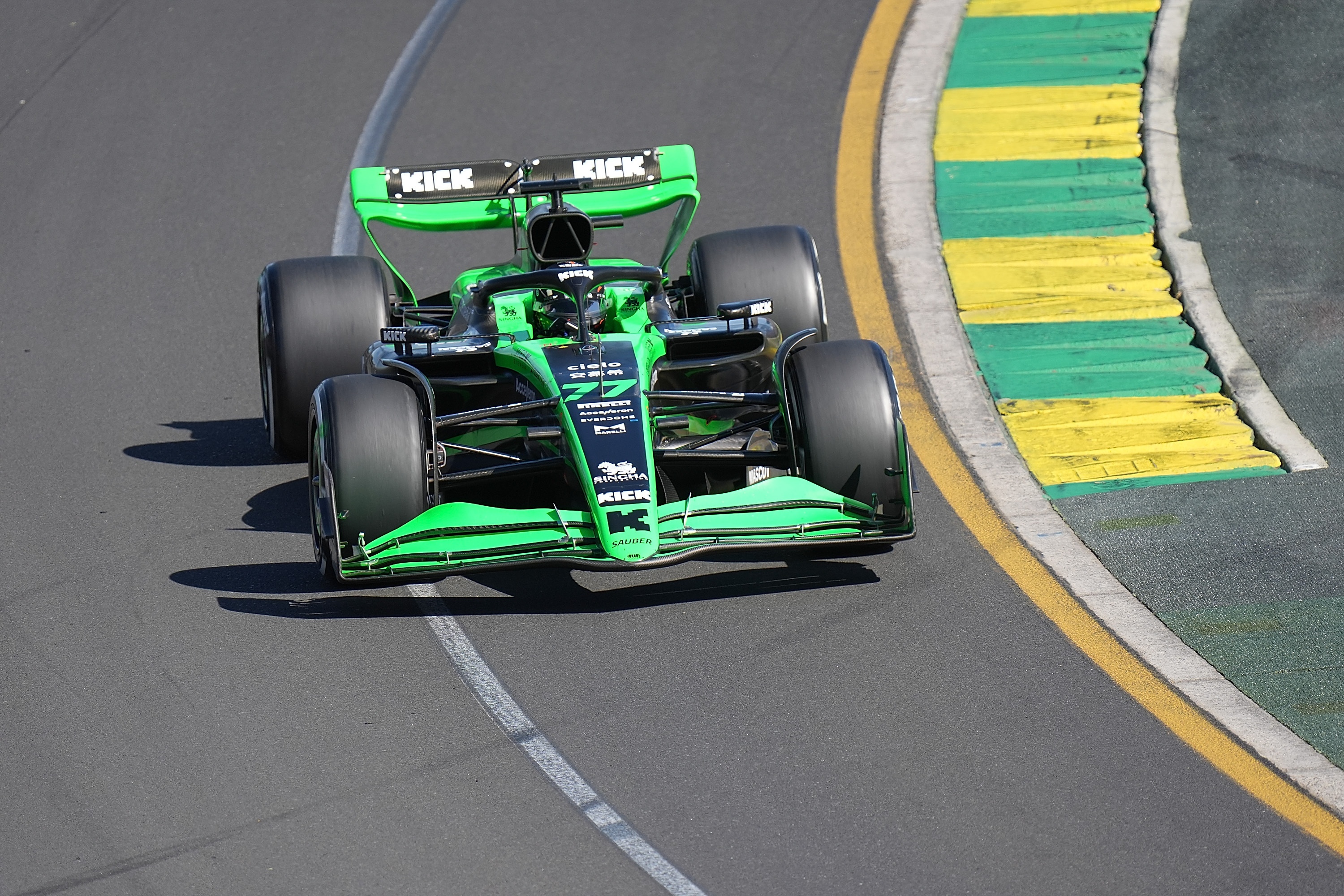 索伯车队险胜梅赛德斯，塞恩斯刷新纪录的简单介绍