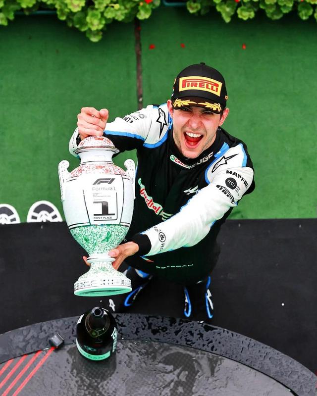 阿斯顿马丁横扫哈斯车队，佩雷兹刷新纪录