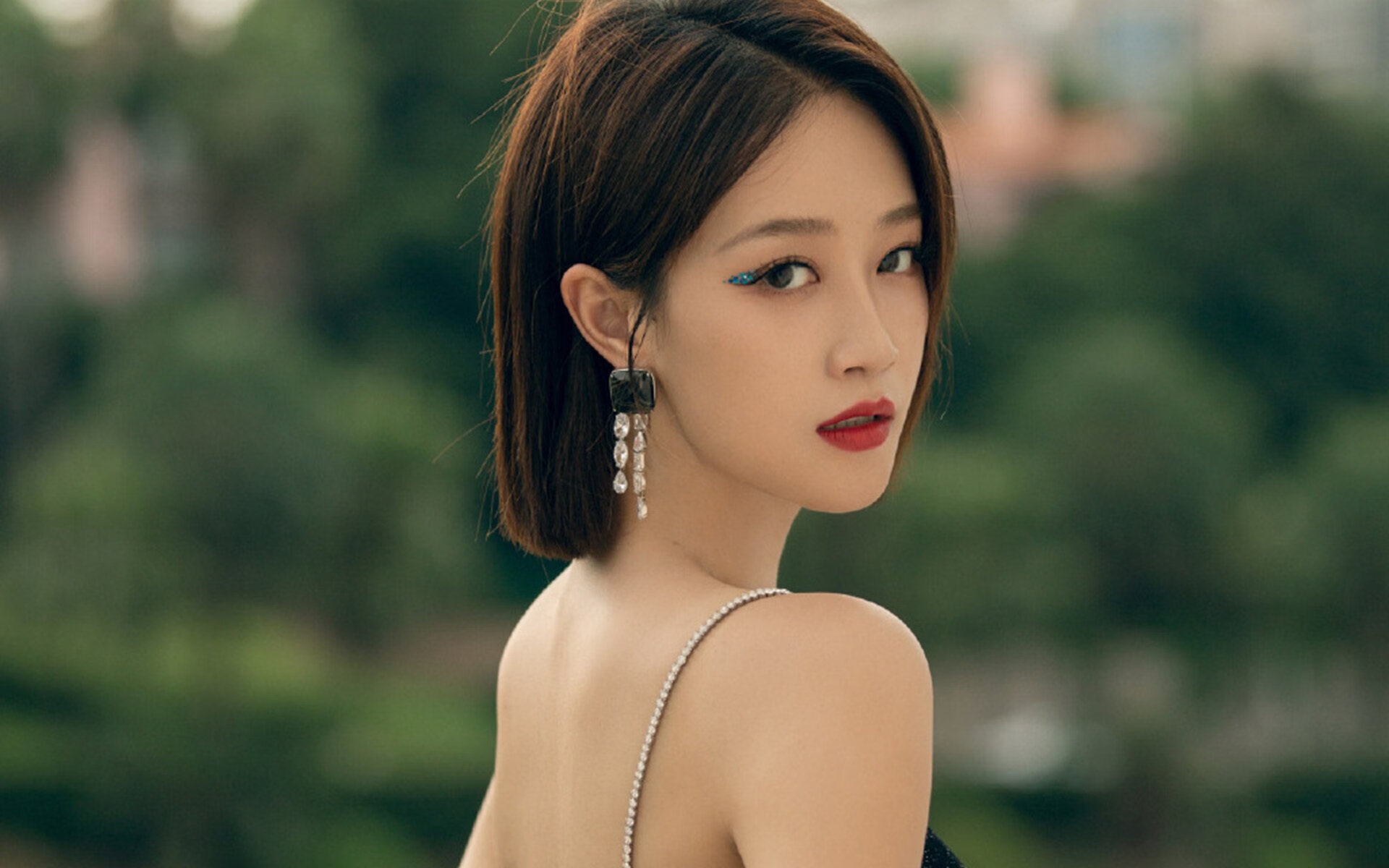 英超争冠之夜，为何全世界的目光却聚焦于欧冠赛场那个别样的王者？